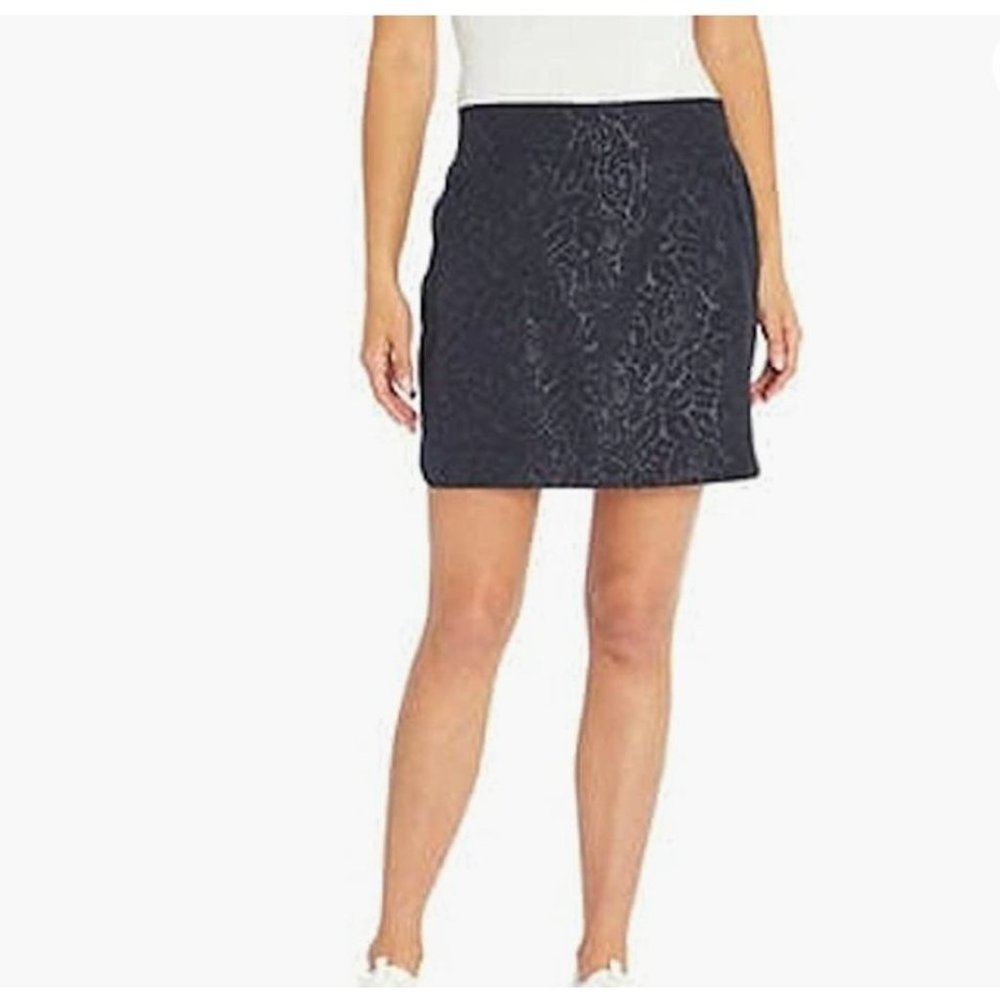 Orvis black rose embossed shadow print athletic skort Woman's size medium